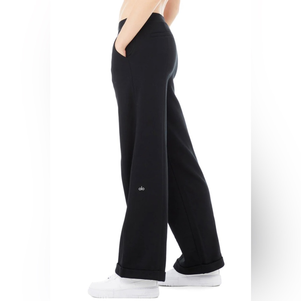 alo HIGH-WAIST TROUSER WIDE LEG PANT in
Black / XS
